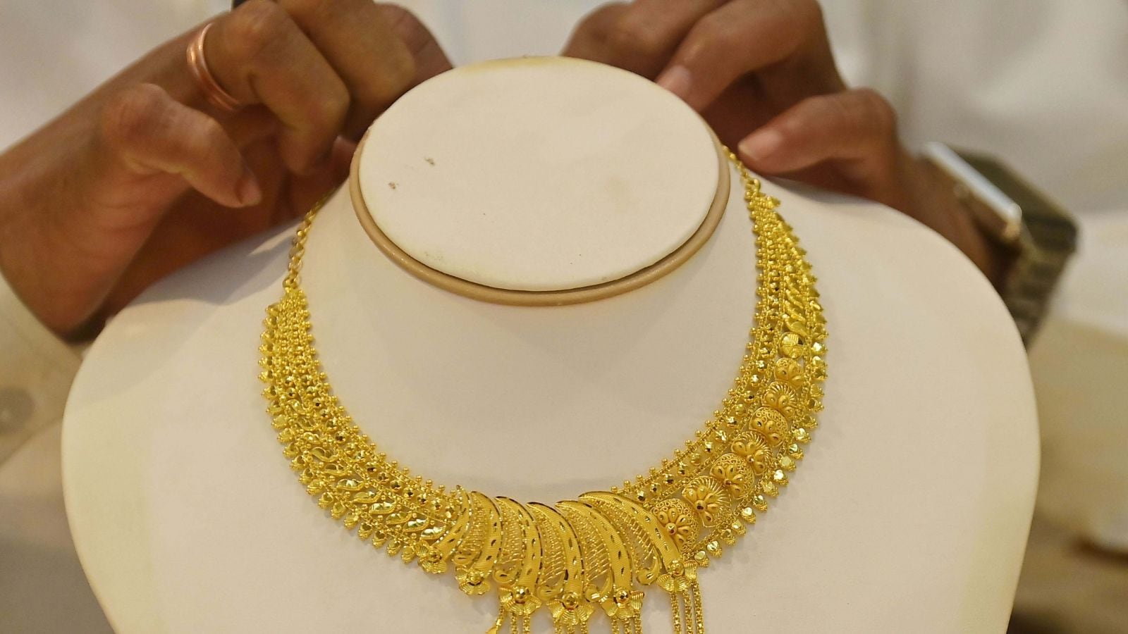 Gold rate fall in India February market update