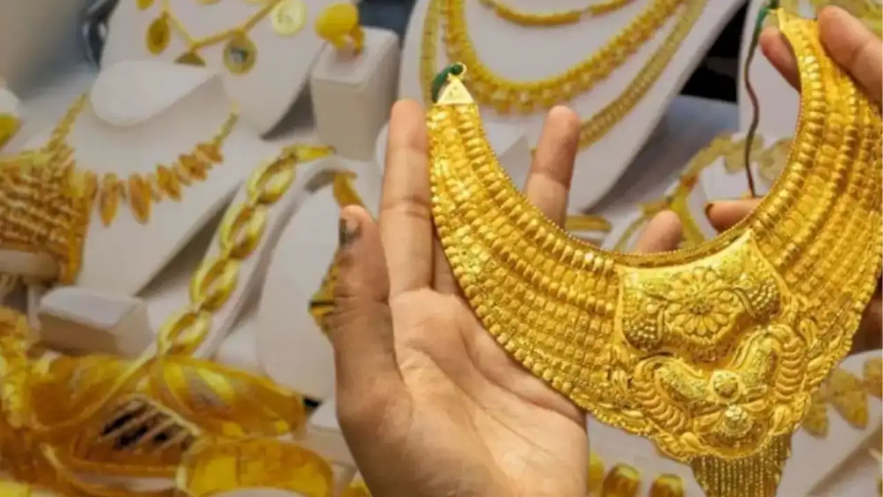 Gold price drop today India 22 24 carat March 2026
